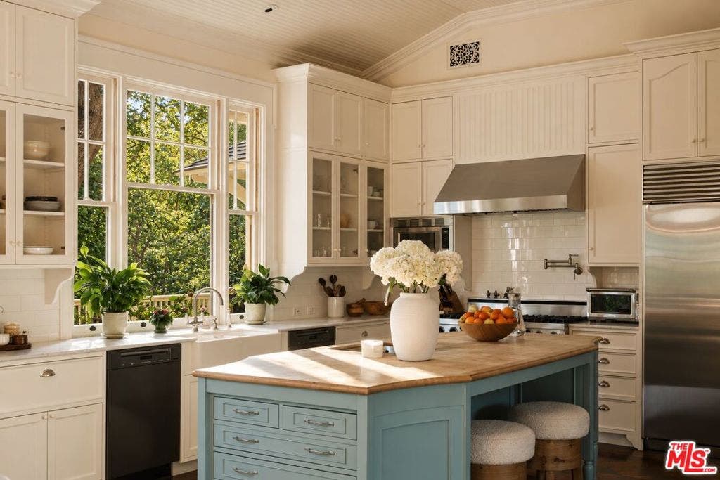 2041 Mandeville Canyon Road, Los Angeles, CA 90049