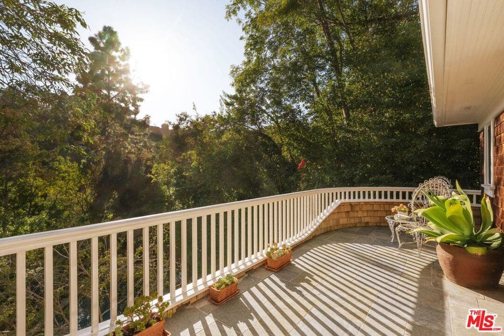 2041 Mandeville Canyon Road, Los Angeles, CA 90049