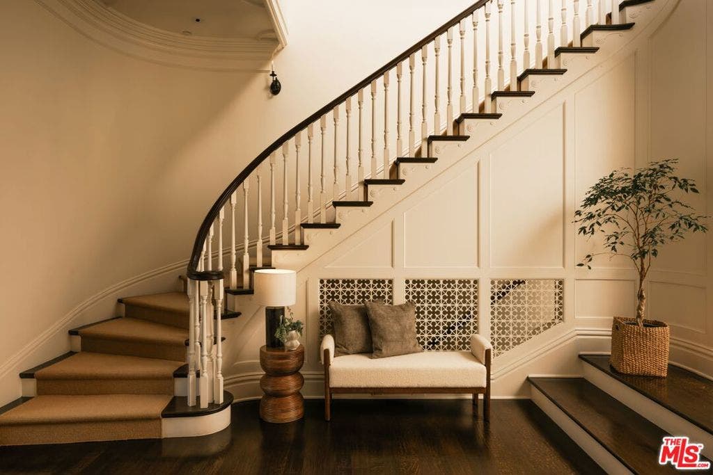 2041 Mandeville Canyon Road, Los Angeles, CA 90049