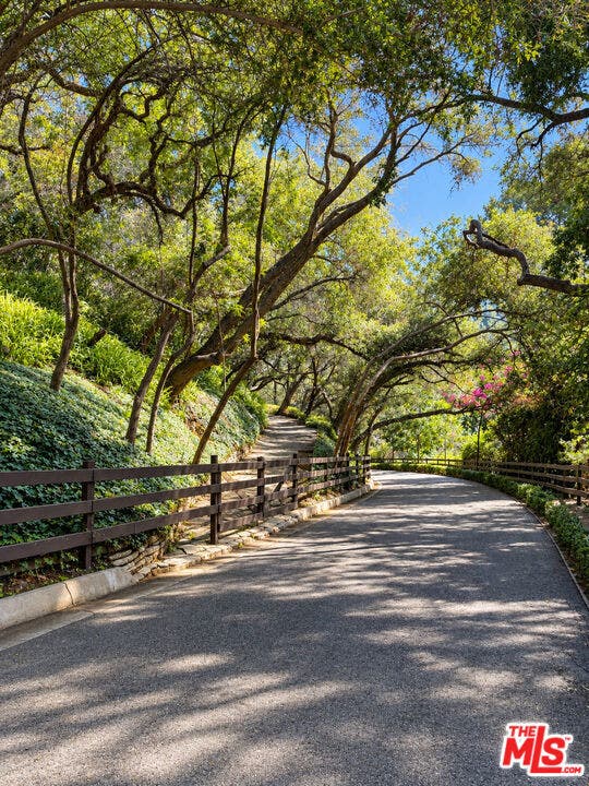 2041 Mandeville Canyon Road, Los Angeles, CA 90049