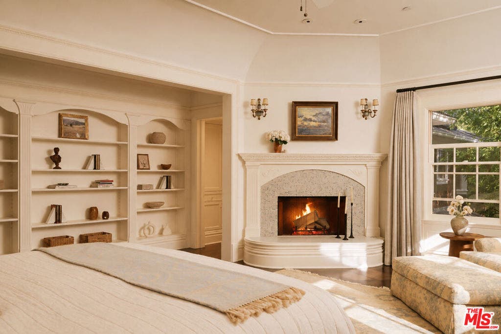 2041 Mandeville Canyon Road, Los Angeles, CA 90049