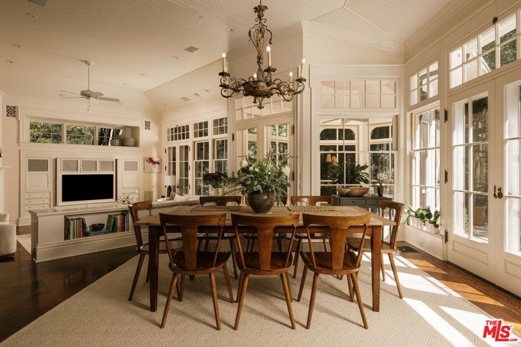 2041 Mandeville Canyon Road, Los Angeles, CA 90049