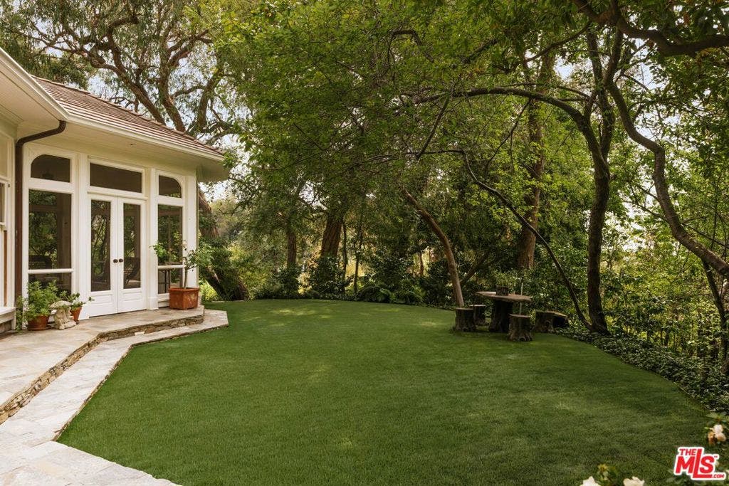 2041 Mandeville Canyon Road, Los Angeles, CA 90049