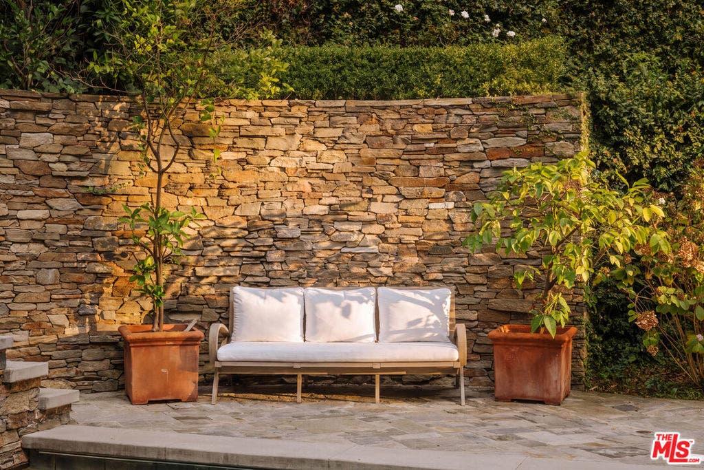 2041 Mandeville Canyon Road, Los Angeles, CA 90049