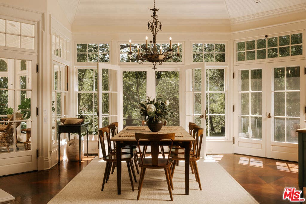 2041 Mandeville Canyon Road, Los Angeles, CA 90049