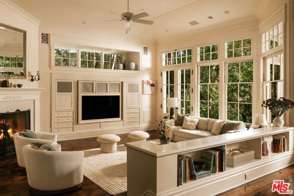 2041 Mandeville Canyon Road, Los Angeles, CA 90049