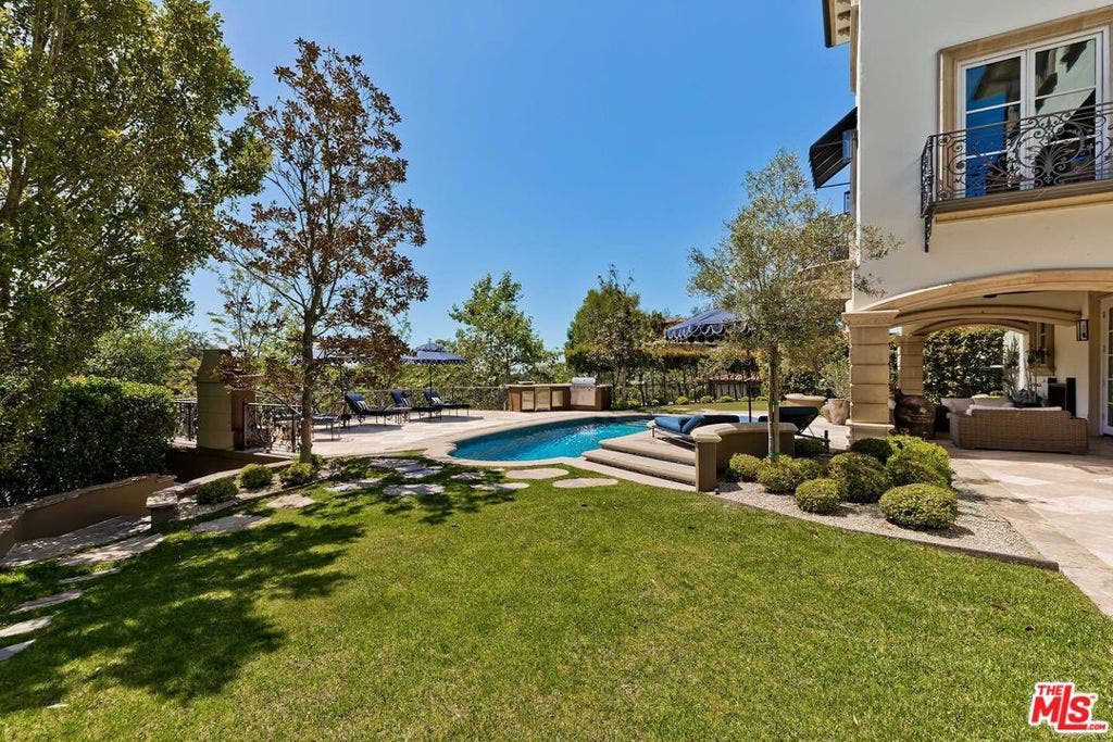 2680 Bowmont Drive, Beverly Hills, CA 90210
