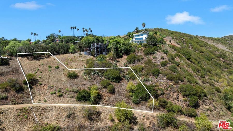 Property photo for 26557 Ocean View Dr, Malibu, CA