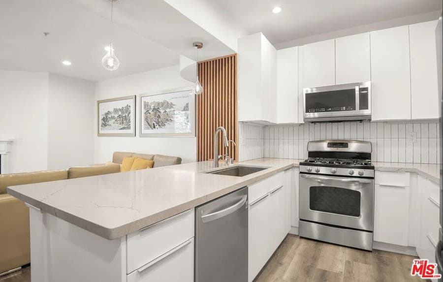 Property photo for 620 S Gramercy Place, #206, Los Angeles, CA