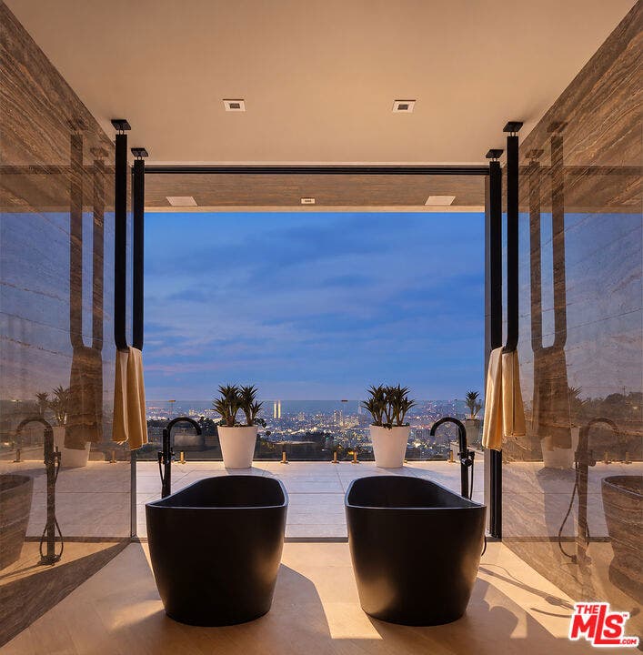 9330 Flicker Way, Los Angeles, CA 90069