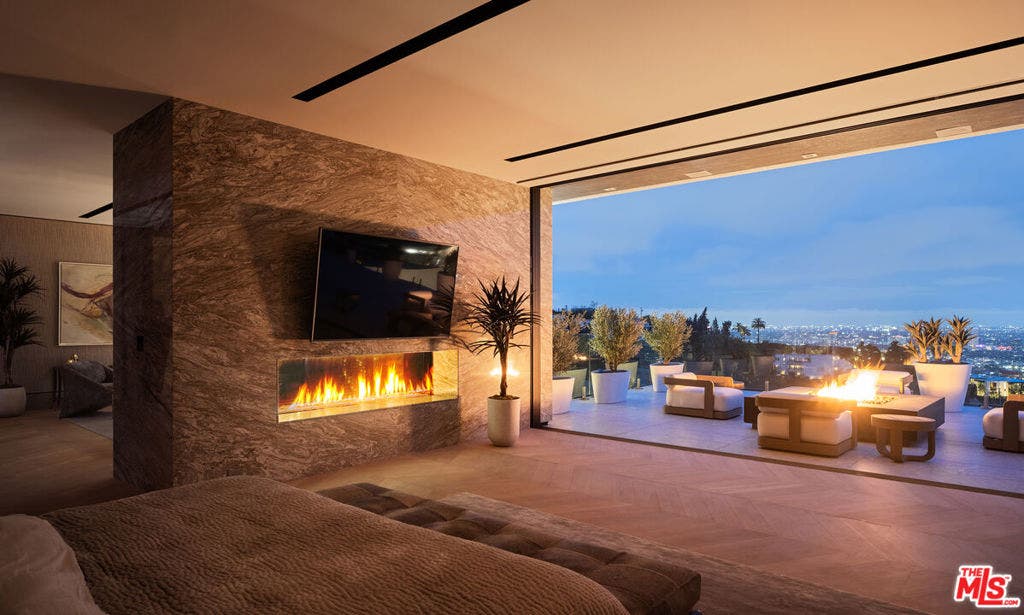 9330 Flicker Way, Los Angeles, CA 90069