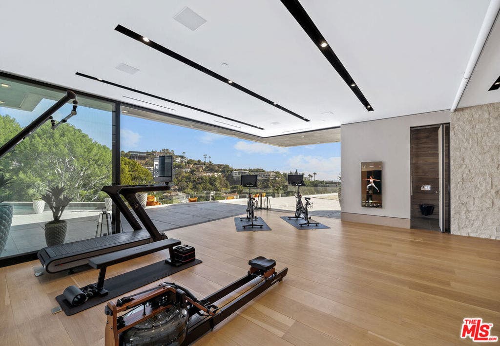 9330 Flicker Way, Los Angeles, CA 90069