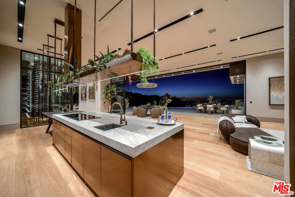 9330 Flicker Way, Los Angeles, CA 90069
