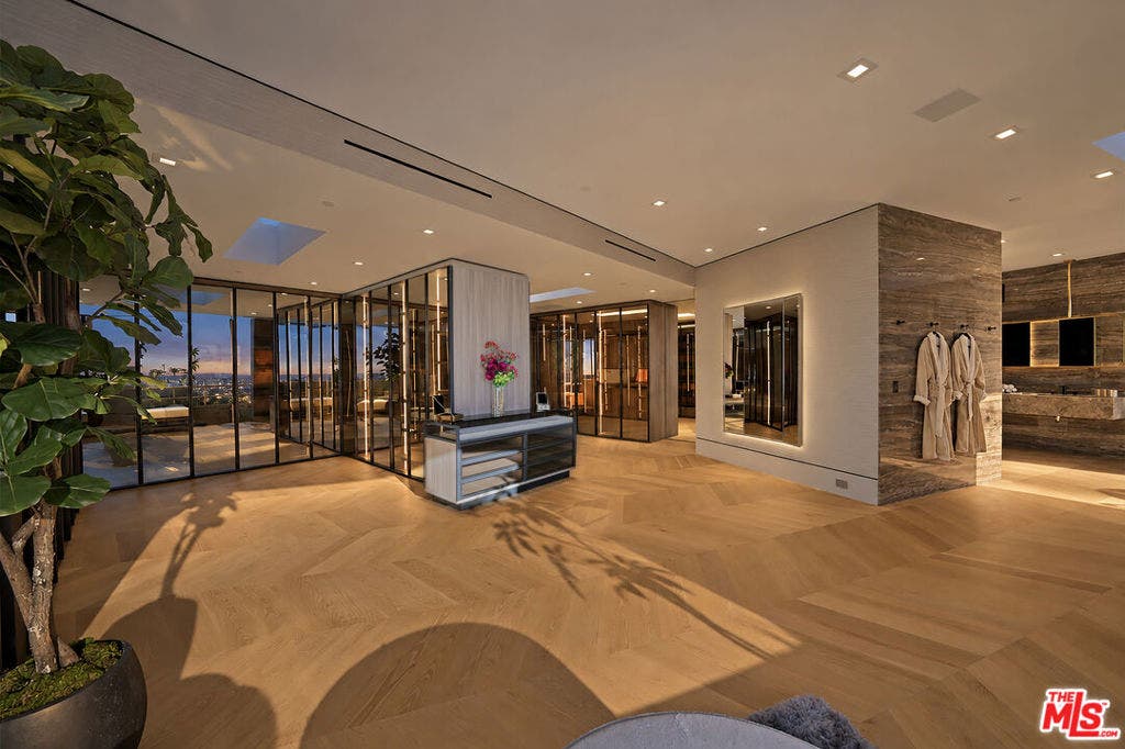 9330 Flicker Way, Los Angeles, CA 90069