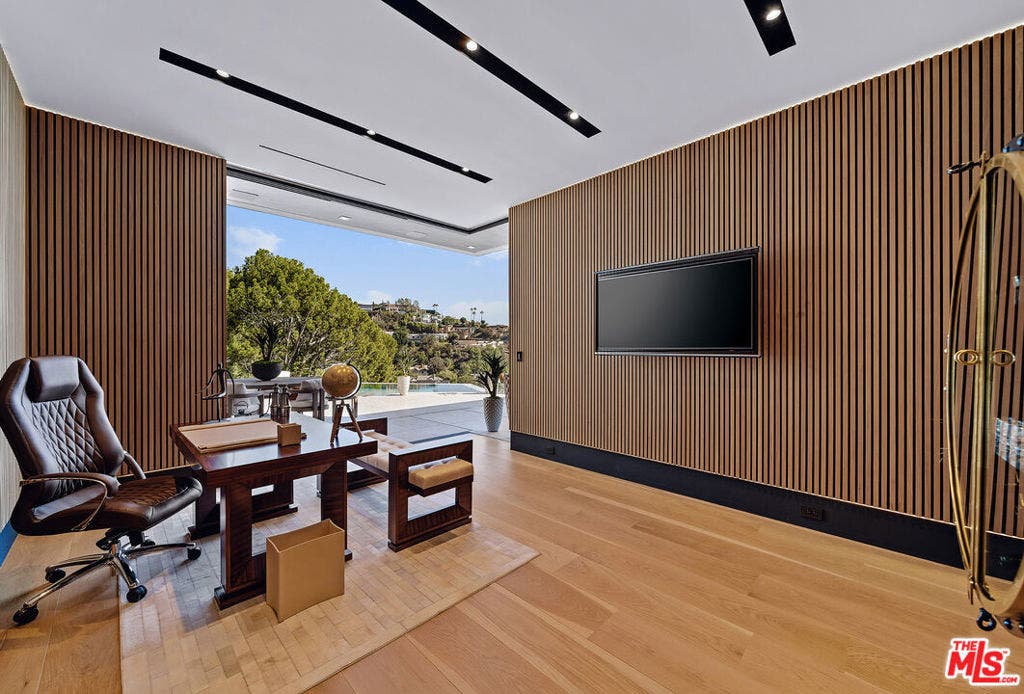 9330 Flicker Way, Los Angeles, CA 90069