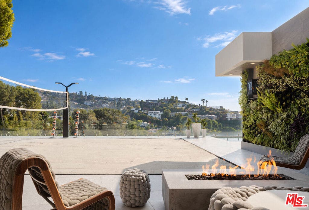 9330 Flicker Way, Los Angeles, CA 90069