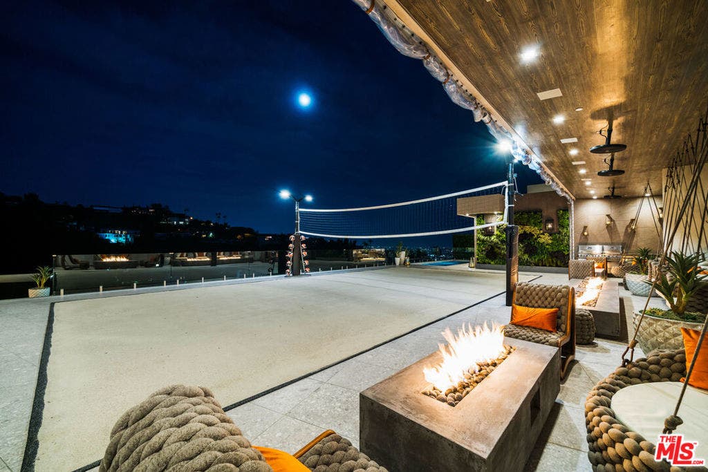 9330 Flicker Way, Los Angeles, CA 90069