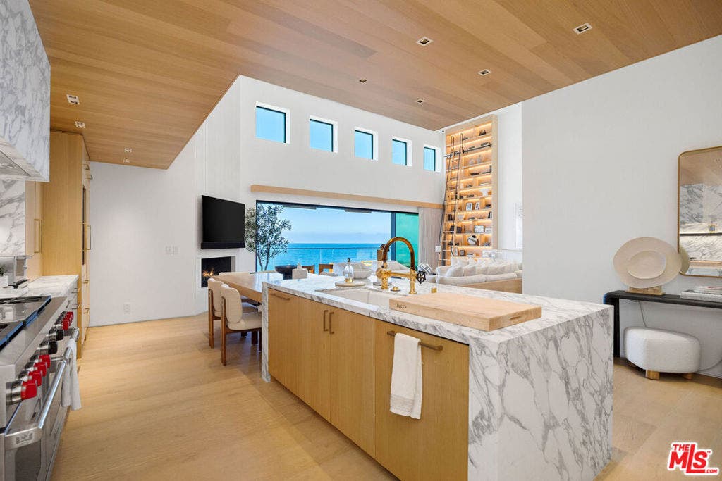 24818 Malibu Road, Malibu, CA 90265 24818 Malibu Road, Malibu, CA 90265