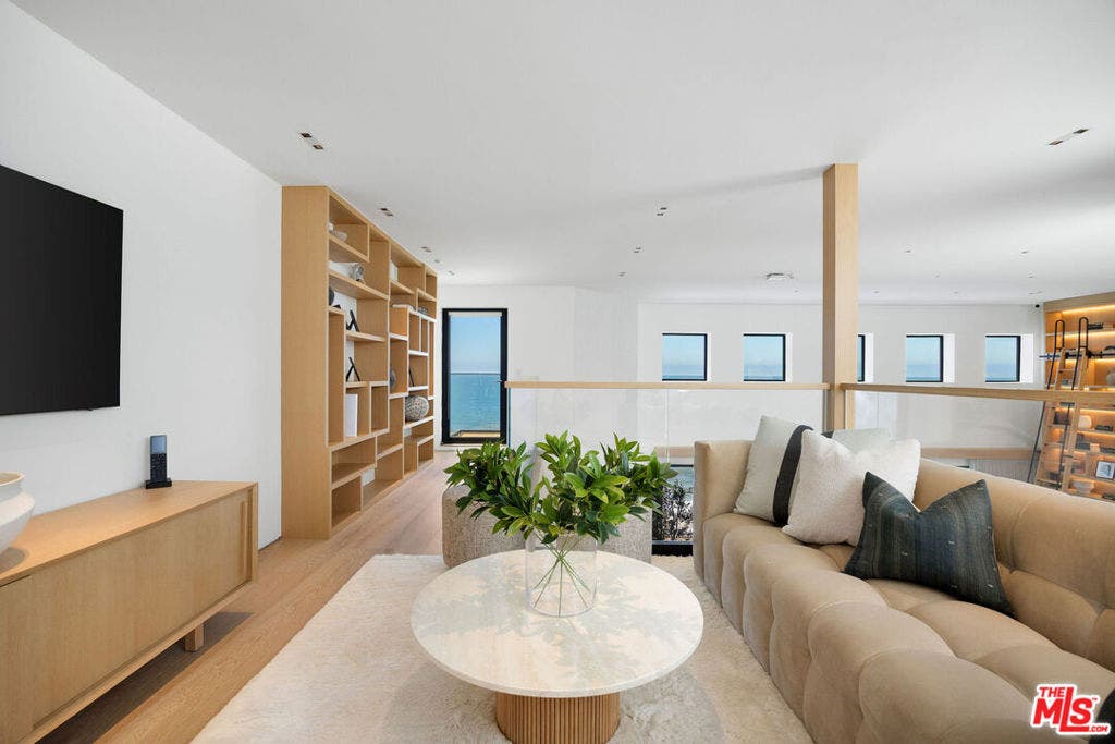 24818 Malibu Road, Malibu, CA 90265 24818 Malibu Road, Malibu, CA 90265