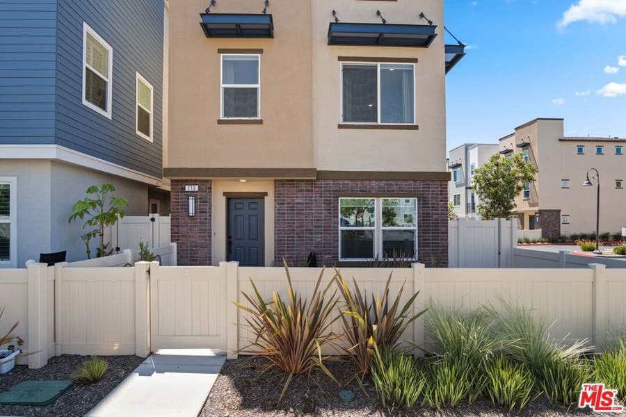 Property photo for 716 Sienna Way, Inglewood, CA