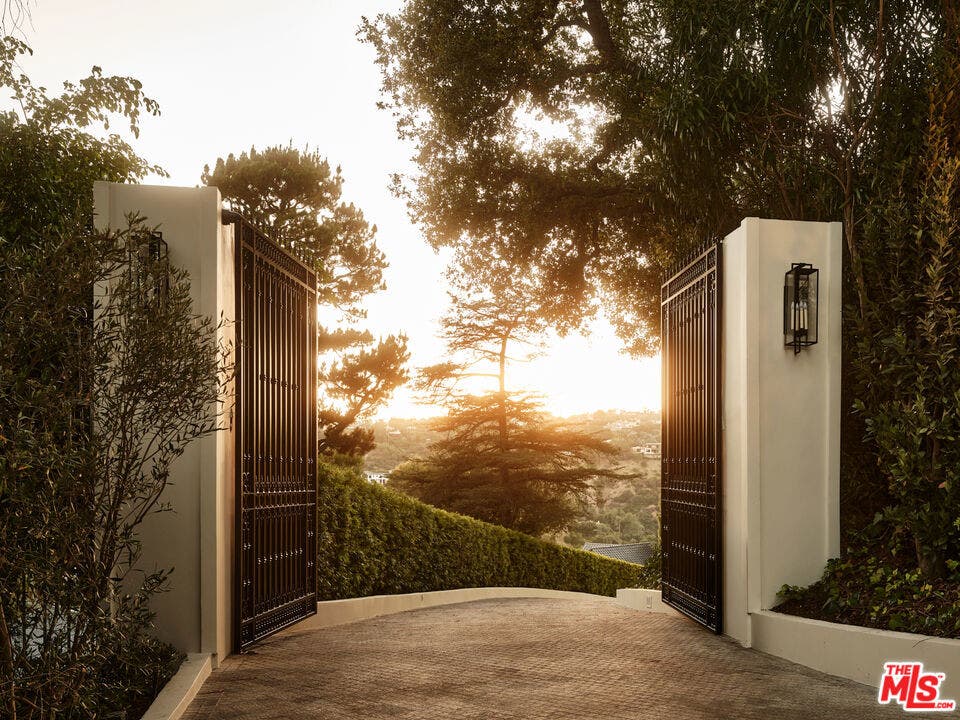 851 Strada Vecchia Road, Los Angeles, CA 90077 851 Strada Vecchia Road, Los Angeles, CA 90077