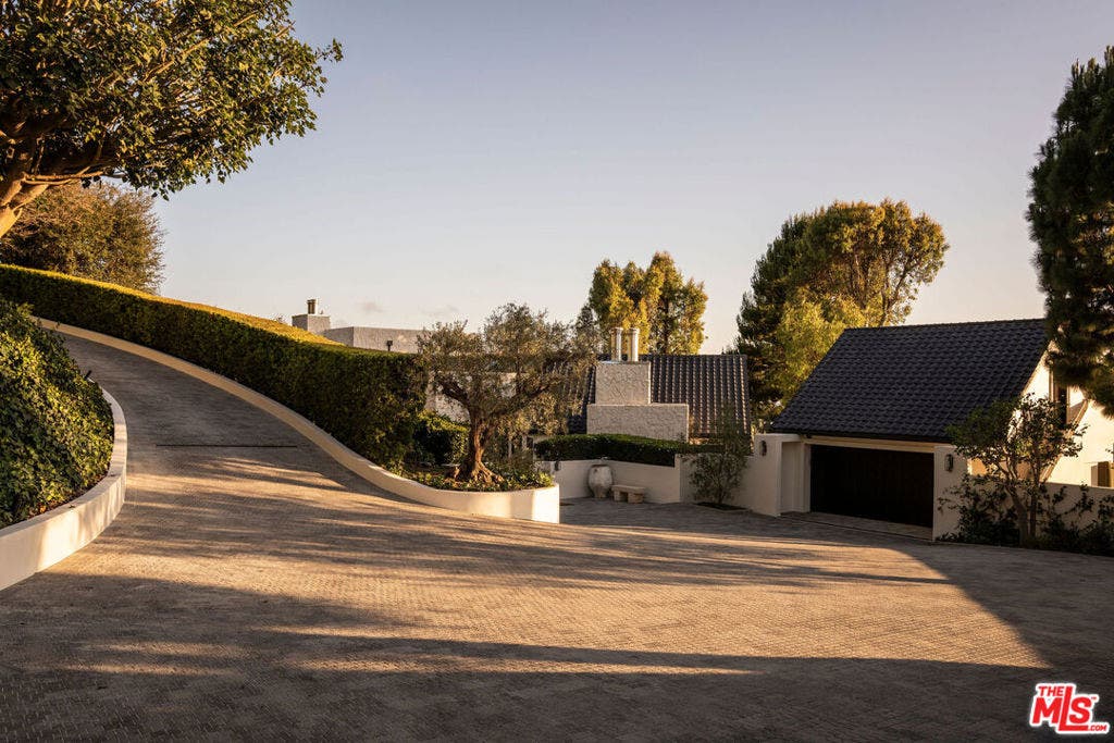 851 Strada Vecchia Road, Los Angeles, CA 90077 851 Strada Vecchia Road, Los Angeles, CA 90077