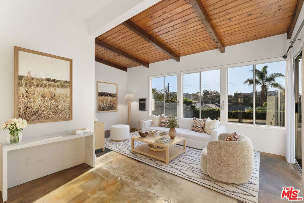 7527 Stewart Avenue, Los Angeles, CA 90045 7527 Stewart Avenue, Los Angeles, CA 90045