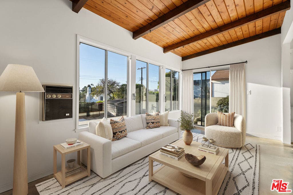 7527 Stewart Avenue, Los Angeles, CA 90045 7527 Stewart Avenue, Los Angeles, CA 90045