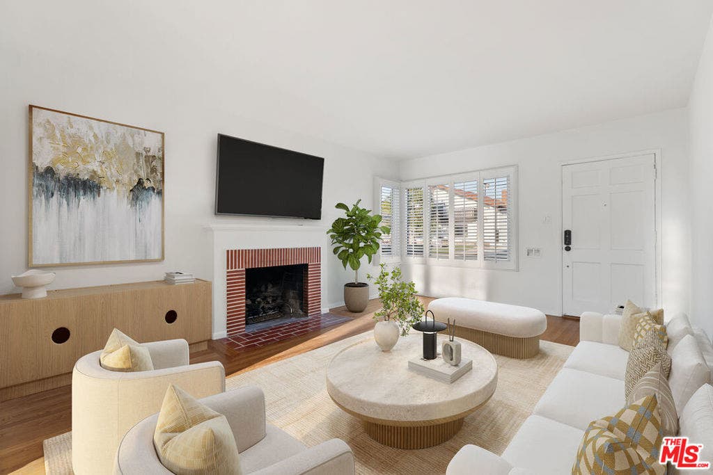 7527 Stewart Avenue, Los Angeles, CA 90045 7527 Stewart Avenue, Los Angeles, CA 90045