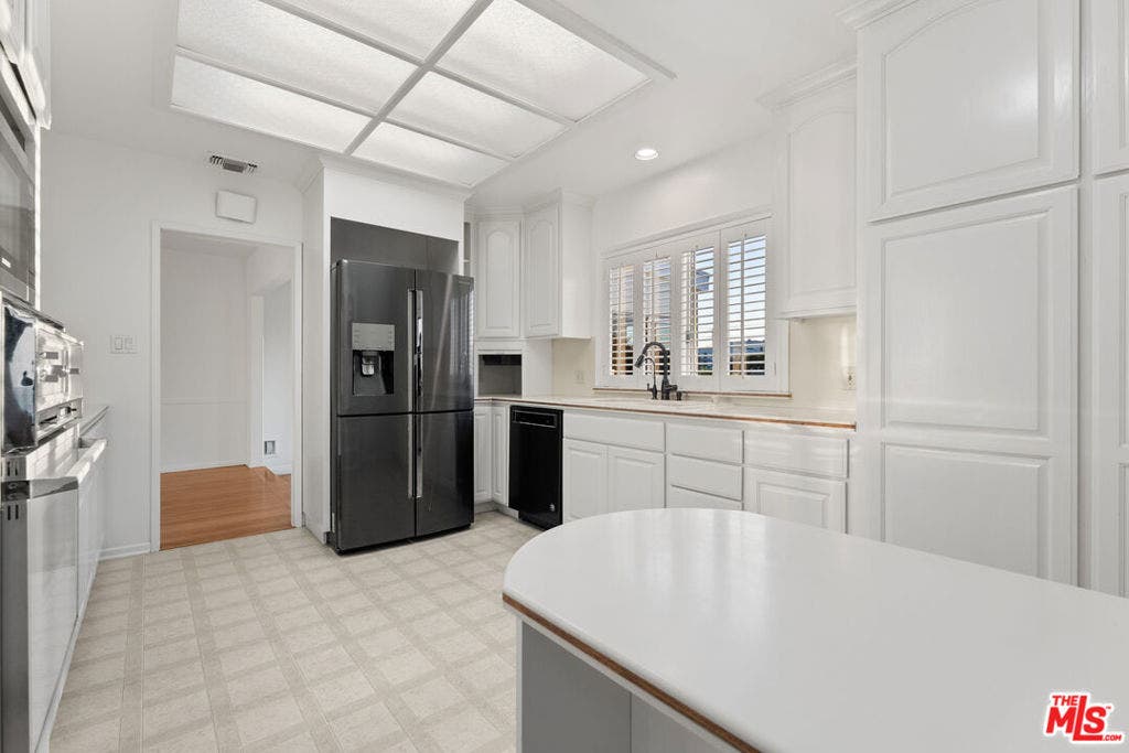 7527 Stewart Avenue, Los Angeles, CA 90045 7527 Stewart Avenue, Los Angeles, CA 90045