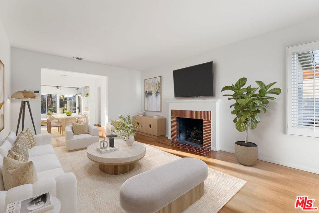 7527 Stewart Avenue, Los Angeles, CA 90045 7527 Stewart Avenue, Los Angeles, CA 90045