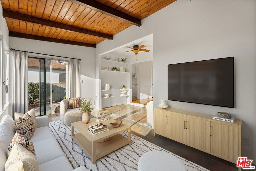 7527 Stewart Avenue, Los Angeles, CA 90045 7527 Stewart Avenue, Los Angeles, CA 90045