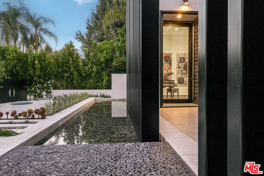 810 N Orlando Avenue, Los Angeles, CA 90069