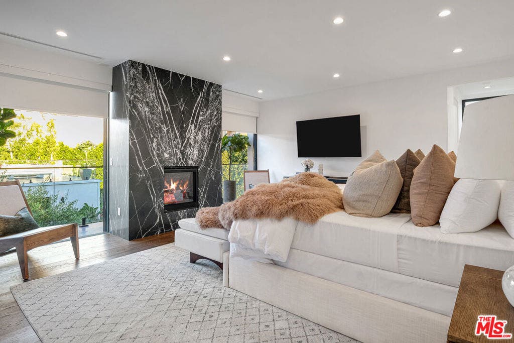 810 N Orlando Avenue, Los Angeles, CA 90069