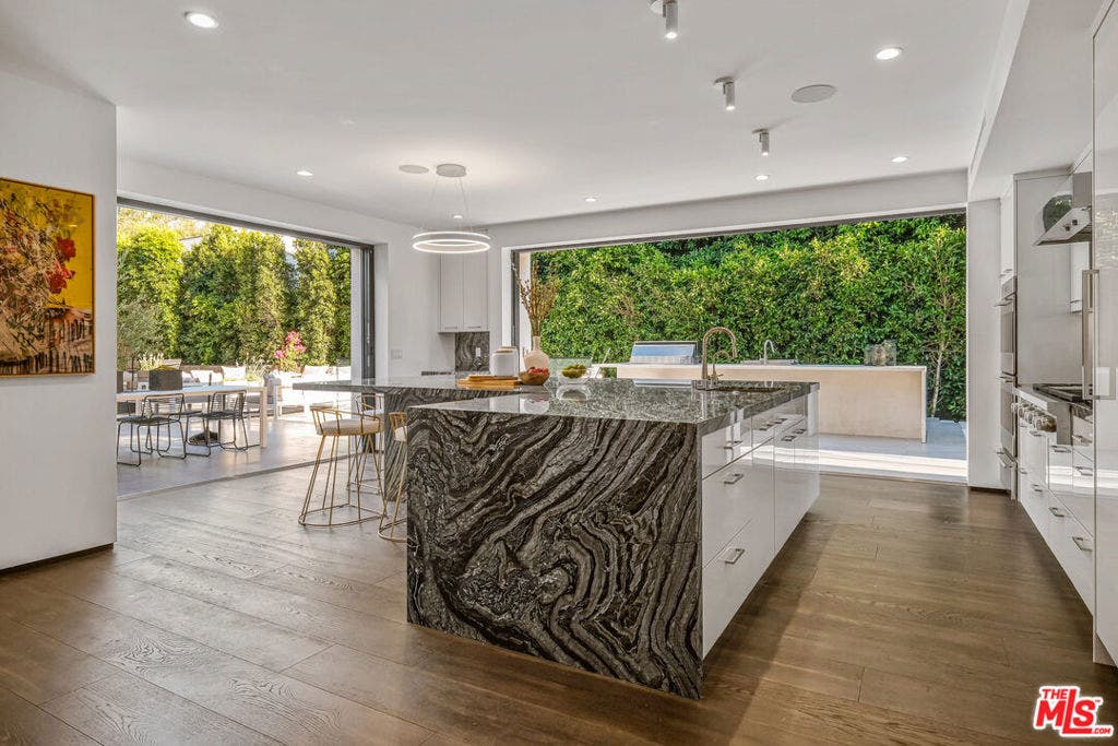 810 N Orlando Avenue, Los Angeles, CA 90069