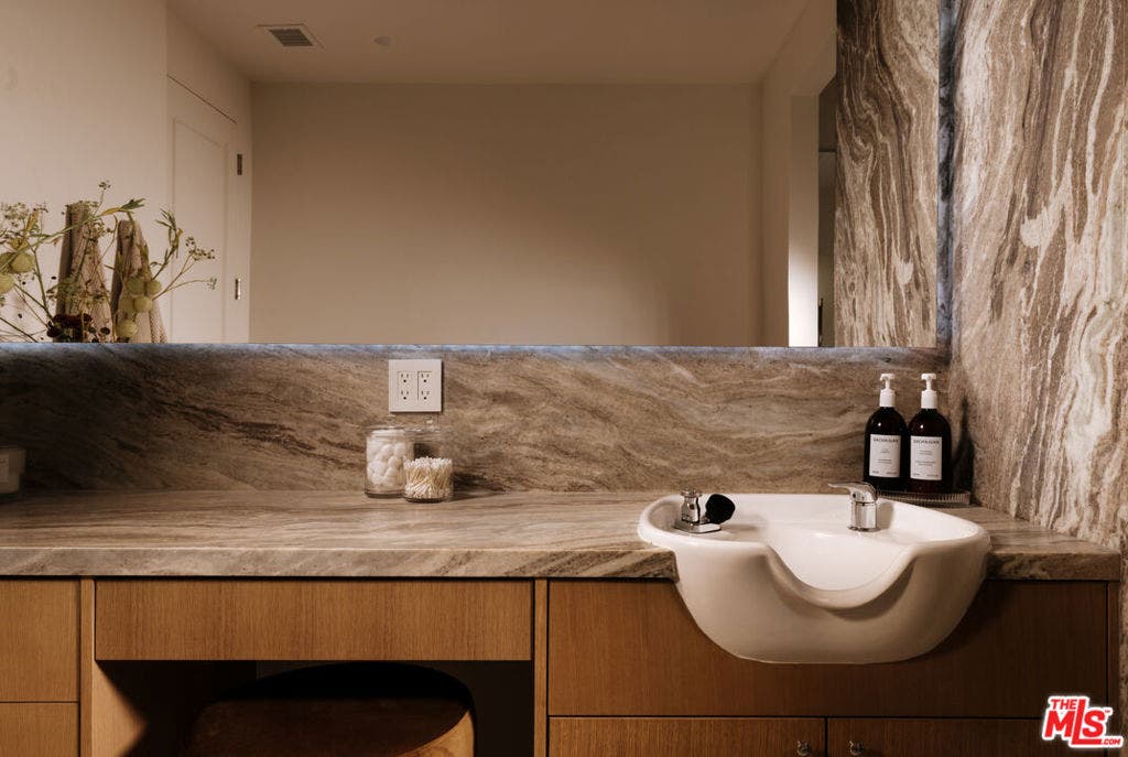 1122 La Altura Road, Beverly Hills, CA 90210 1122 La Altura Road, Beverly Hills, CA 90210