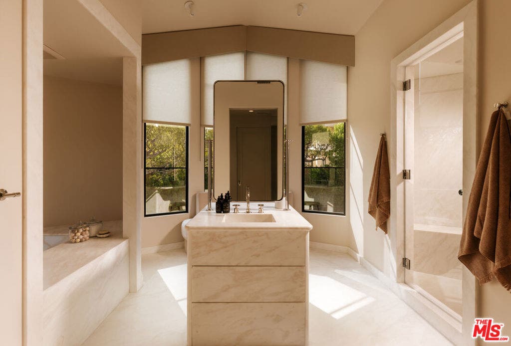 1122 La Altura Road, Beverly Hills, CA 90210 1122 La Altura Road, Beverly Hills, CA 90210