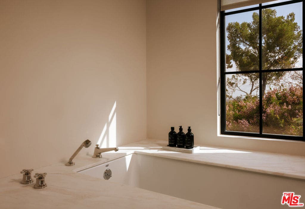 1122 La Altura Road, Beverly Hills, CA 90210 1122 La Altura Road, Beverly Hills, CA 90210