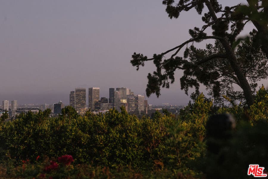 Property photo for 1122 La Altura Road, Beverly Hills, CA