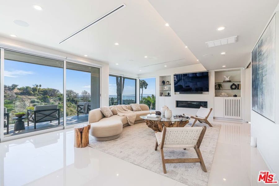 Property photo for 822 El Oro Lane, Pacific Palisades, CA