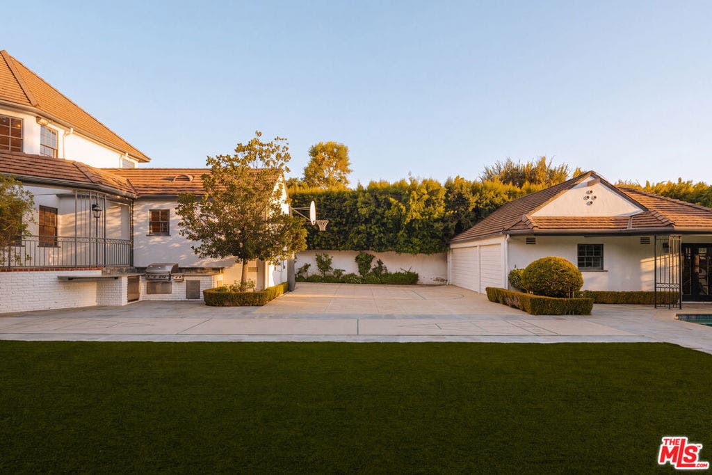 628 N Sierra Drive, Beverly Hills, CA 90210