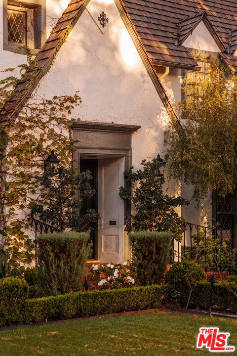 628 N Sierra Drive, Beverly Hills, CA 90210