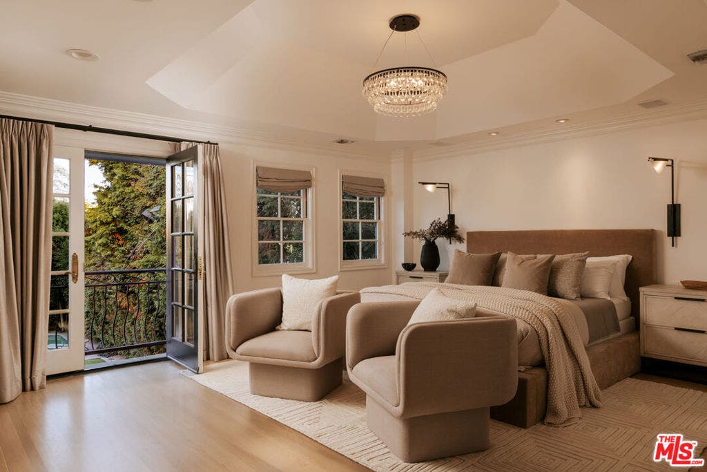 628 N Sierra Drive, Beverly Hills, CA 90210