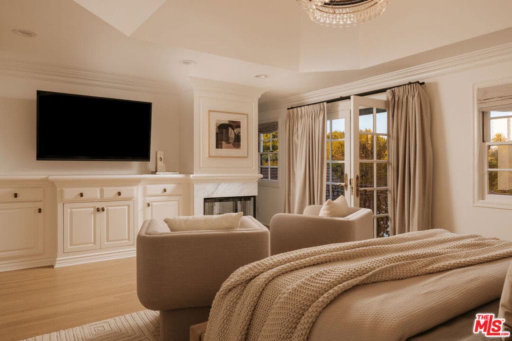 628 N Sierra Drive, Beverly Hills, CA 90210