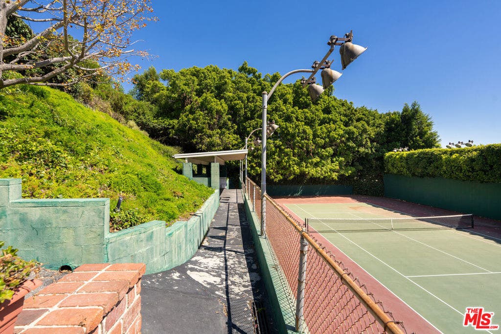 1000 N Alpine Drive, Beverly Hills, CA 90210