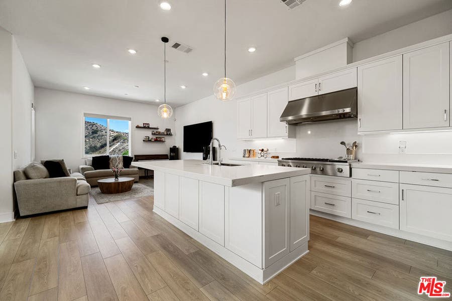 Property photo for 27124 Skyland Way, Valencia, CA