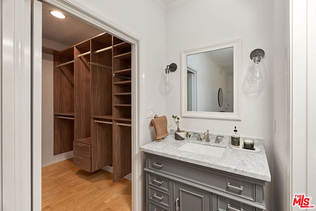 828 N Hudson Avenue, #214, Los Angeles, CA 90038
