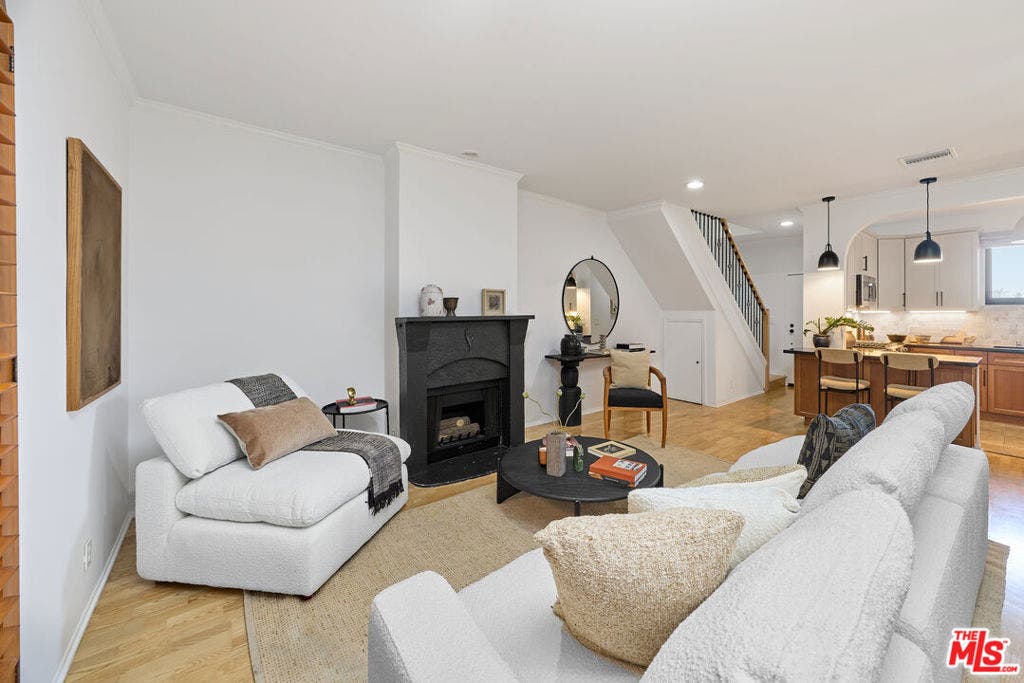 828 N Hudson Avenue, #214, Los Angeles, CA 90038