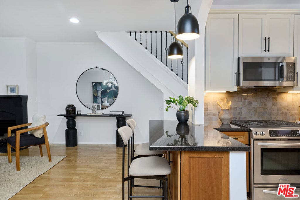 828 N Hudson Avenue, #214, Los Angeles, CA 90038