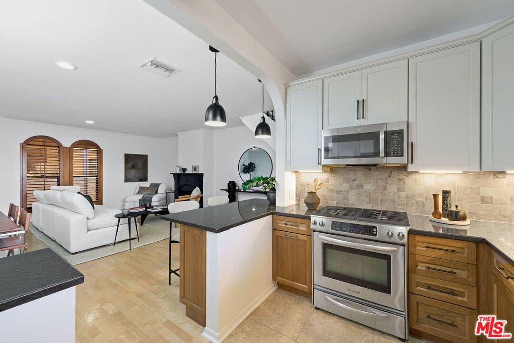 828 N Hudson Avenue, #214, Los Angeles, CA 90038